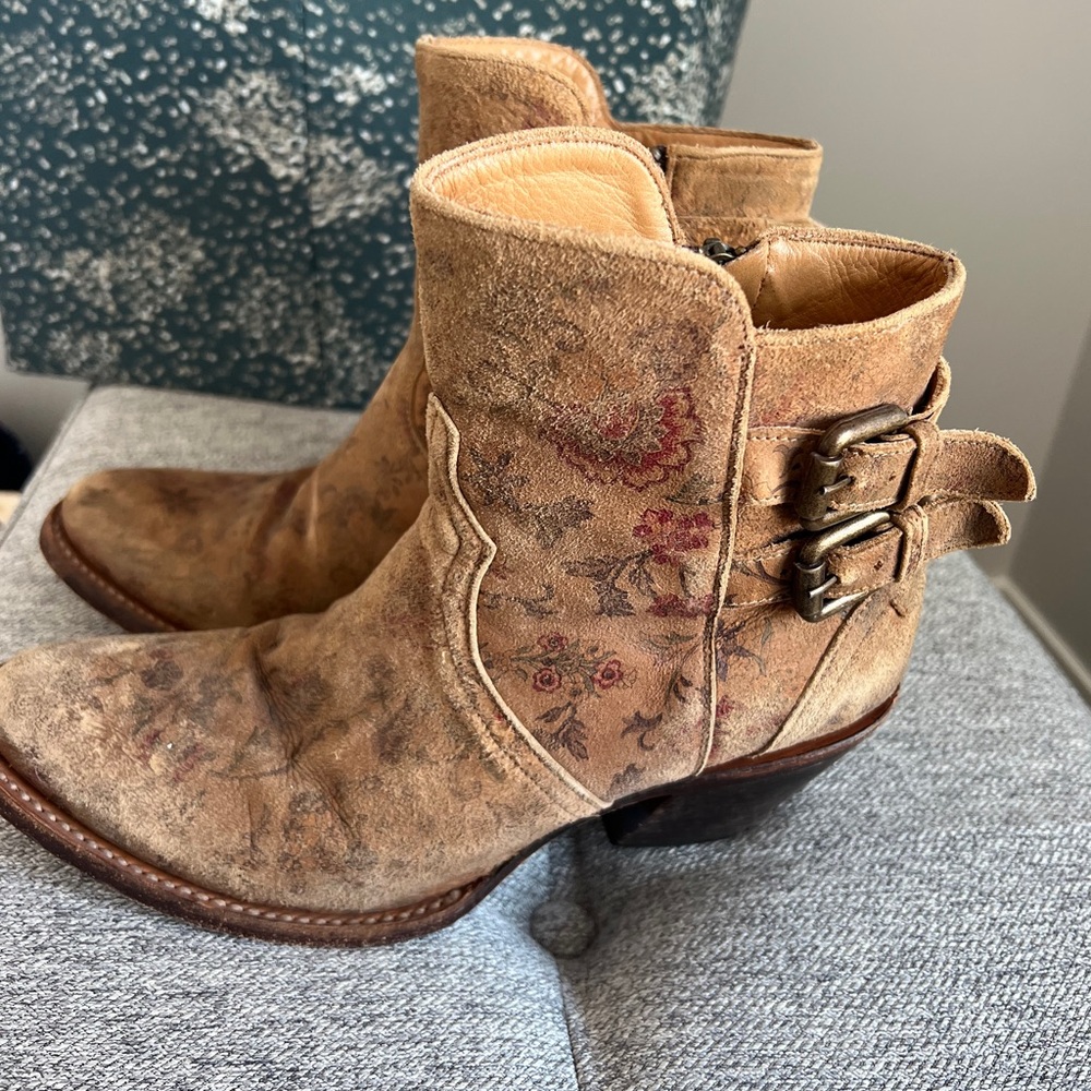 Lucchese Floral Brown Boots size 8